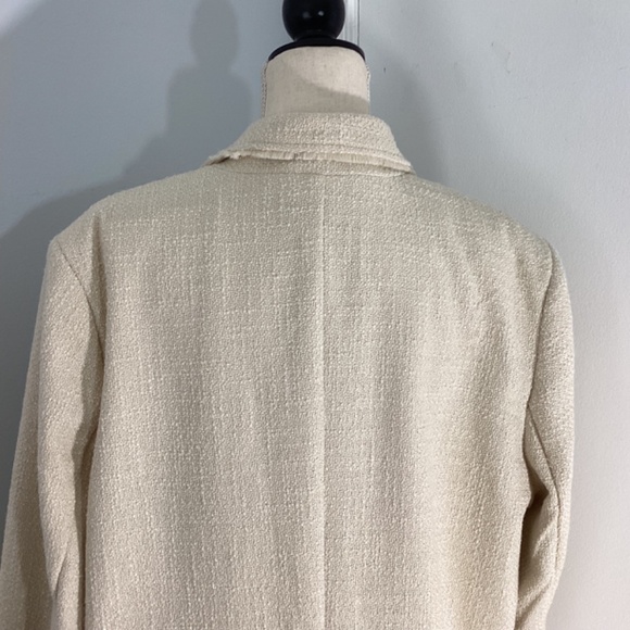 - NWT FUTURE COLLECTIVE PLUS 2XL CREAM BOUCLE BLAZER FRAYED EDGES ONE BUTT… - Picture 10 of 12